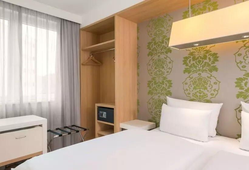 هتل NH Berlin Potsdamer Platz