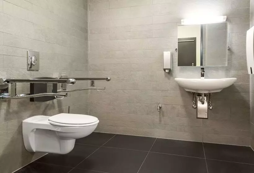 هتل NH Berlin Potsdamer Platz