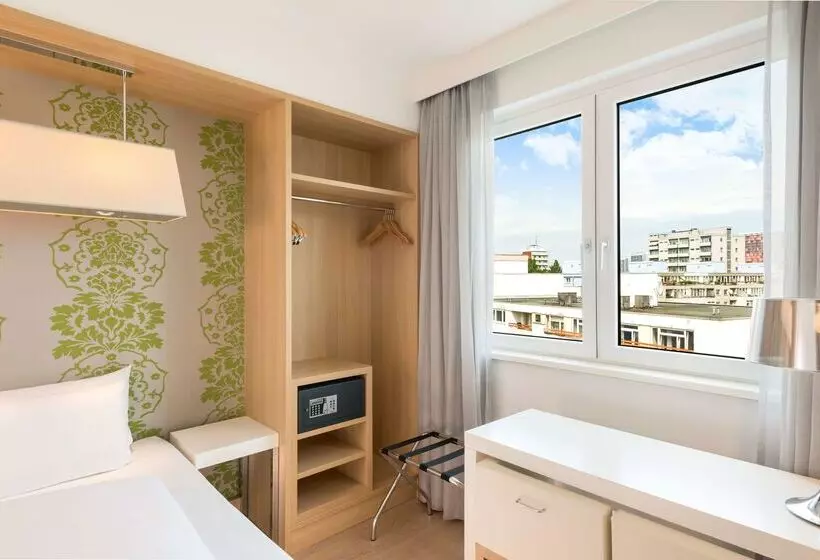 هتل NH Berlin Potsdamer Platz