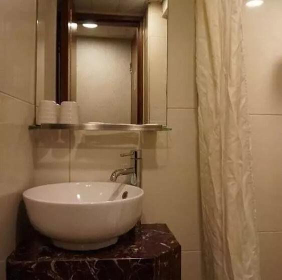 هتل Oriental Lander