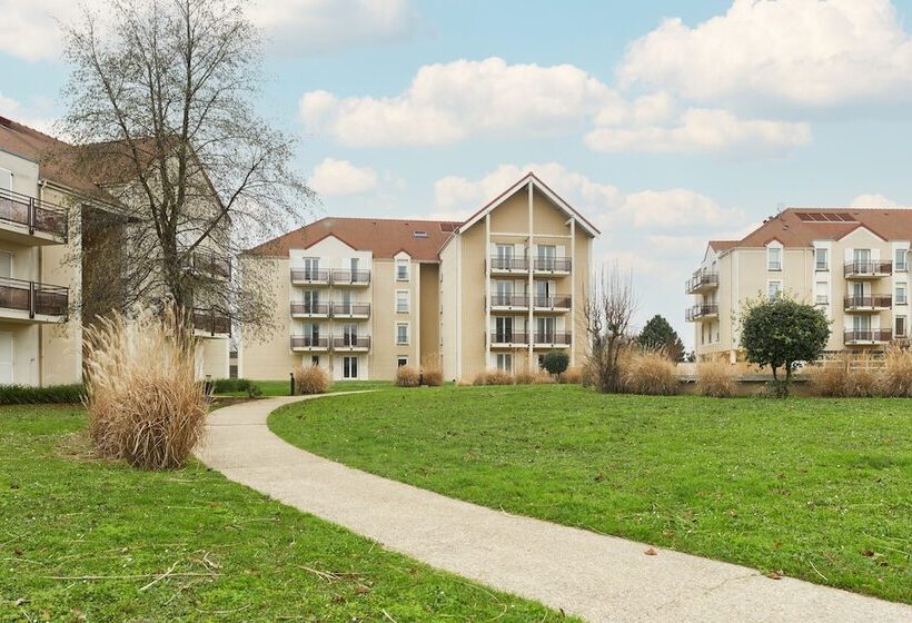 ホテル Zenitude Hôtel Résidences Roissy Village