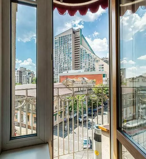 Senator Victory Square