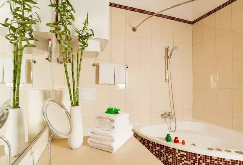 Senator Victory Square