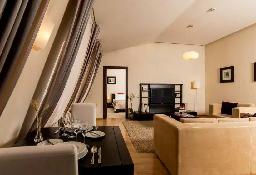 Senator Victory Square