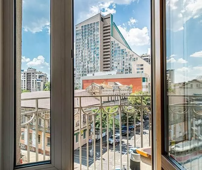 Senator Victory Square