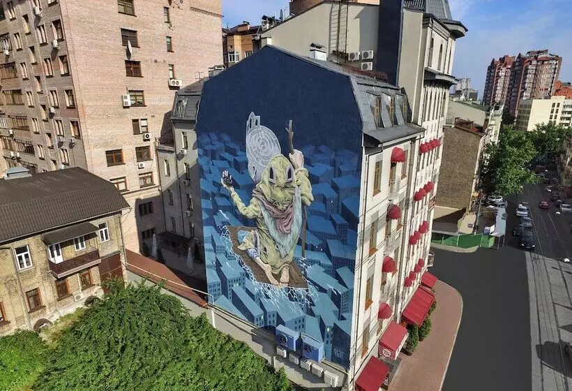 Senator Victory Square