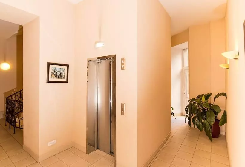 Senator Victory Square