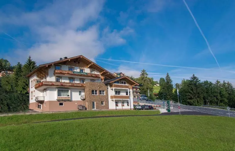 Hotelli Landhaus Hubertus Wellness & Breakfast