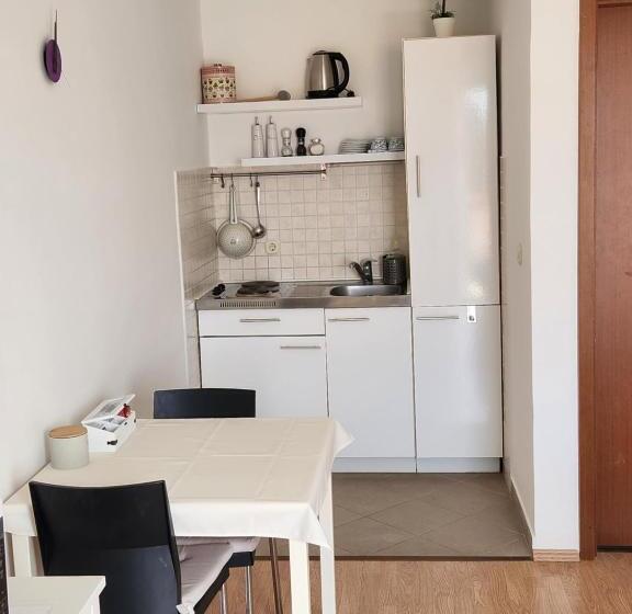 ペンション Apartments Neva Supetar