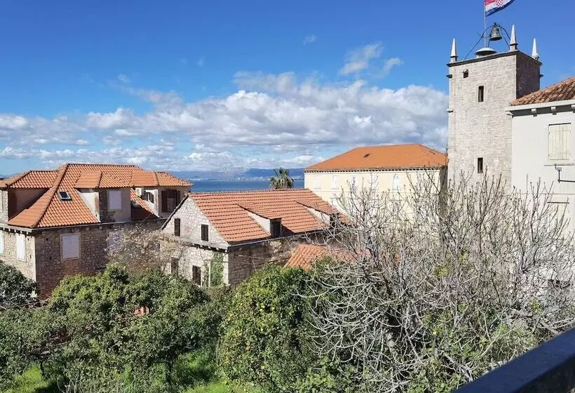 Majatalo Apartments Neva Supetar