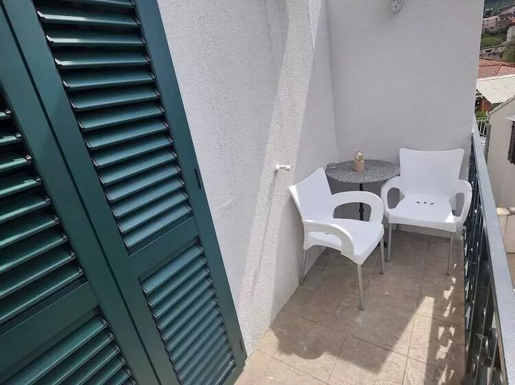 Majatalo Apartments Neva Supetar