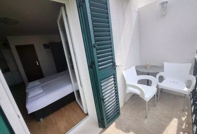 Majatalo Apartments Neva Supetar