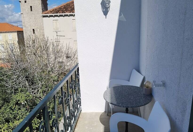 ペンション Apartments Neva Supetar