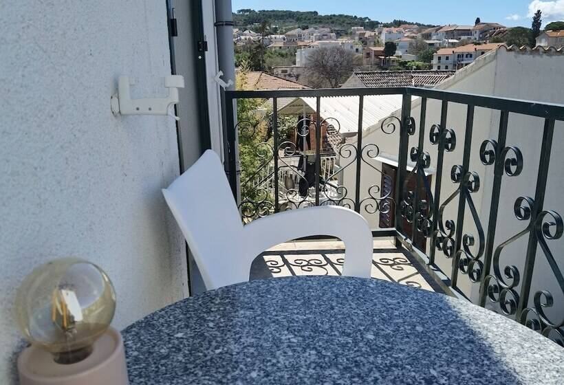 ペンション Apartments Neva Supetar