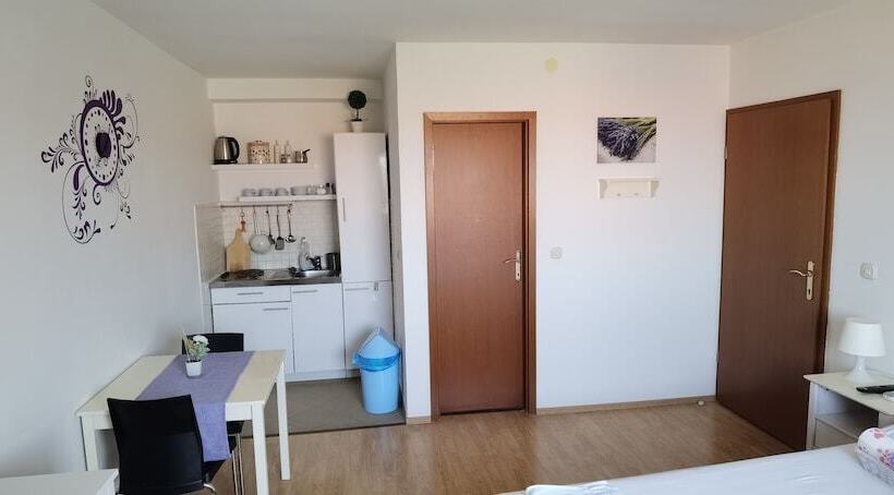 ペンション Apartments Neva Supetar