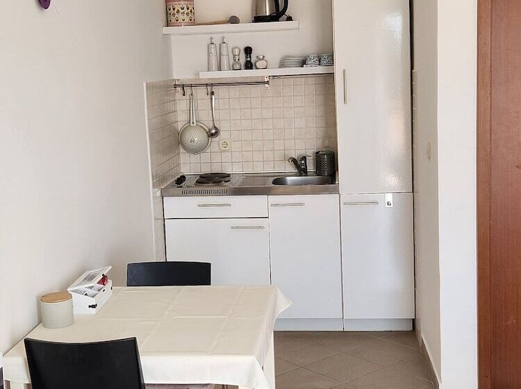 ペンション Apartments Neva Supetar