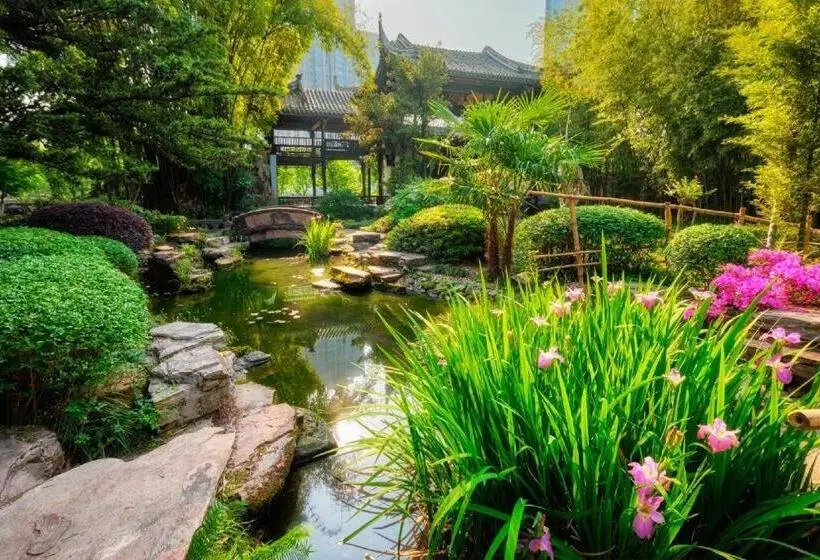 هتل 7day Premium Chengdu Railway East Station Capitaland Square Branch