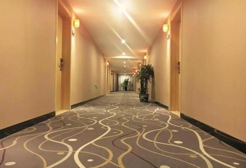 هتل 7day Premium Chengdu Railway East Station Capitaland Square Branch