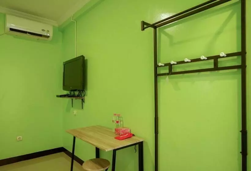 ホテル Reddoorz @ Jalan Gatot Subroto Semarang