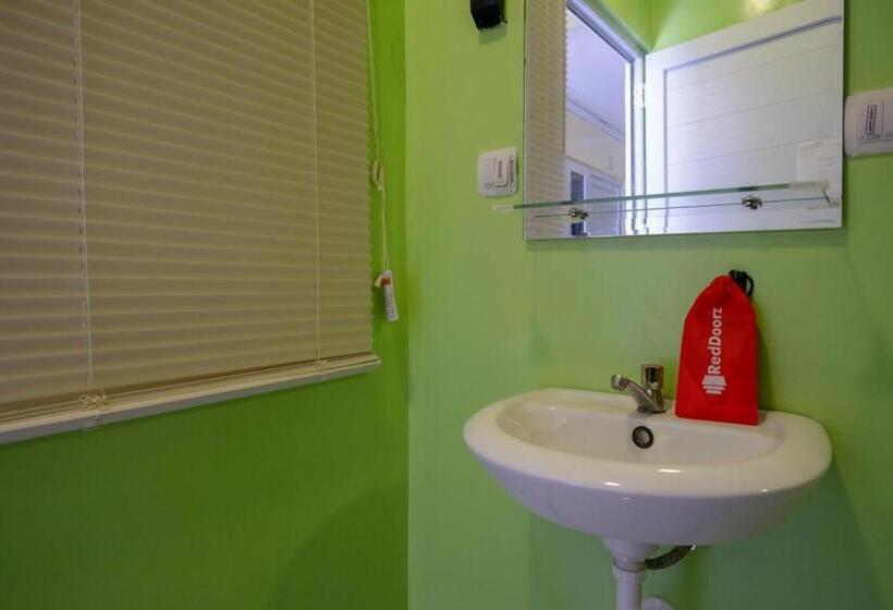 فندق Reddoorz @ Jalan Gatot Subroto Semarang