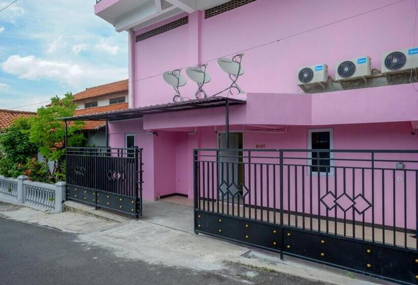 فندق Reddoorz @ Jalan Gatot Subroto Semarang