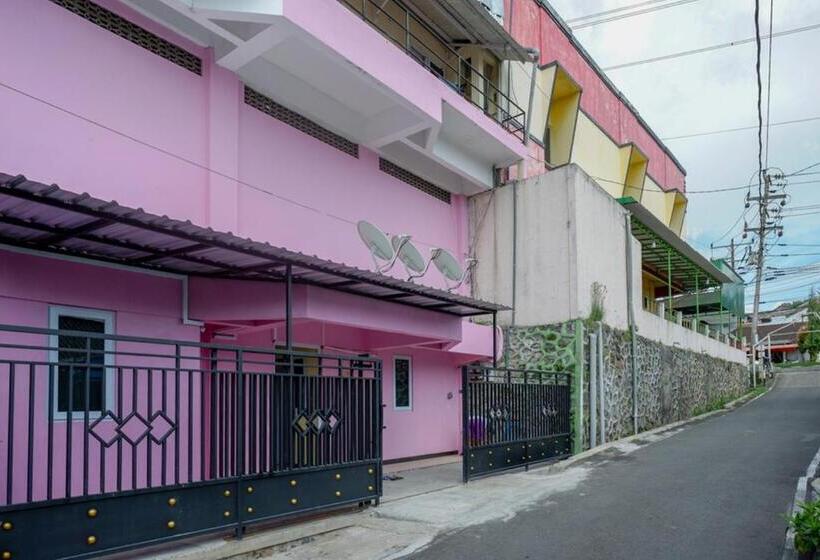 فندق Reddoorz @ Jalan Gatot Subroto Semarang