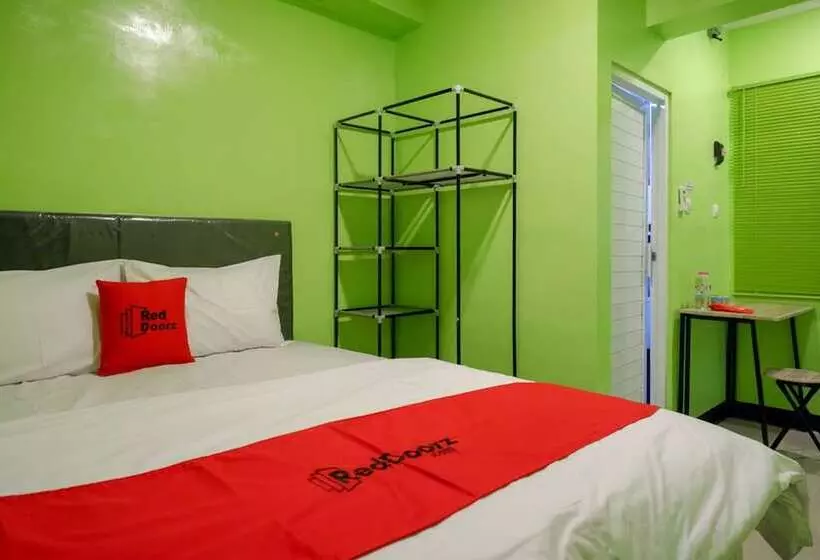 ホテル Reddoorz @ Jalan Gatot Subroto Semarang