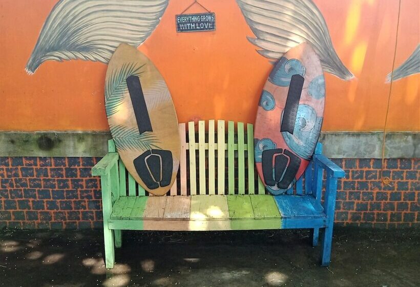 בית מלון כפרי Smallfrys Beach Resort