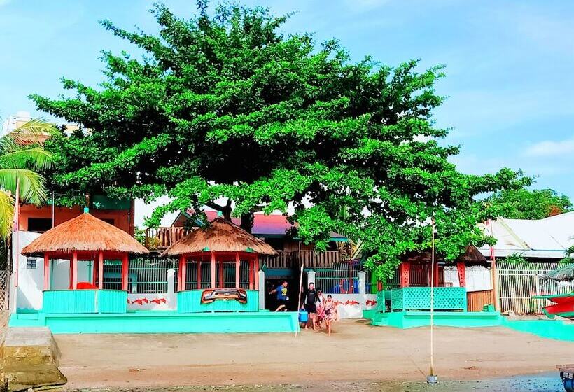 בית מלון כפרי Smallfrys Beach Resort