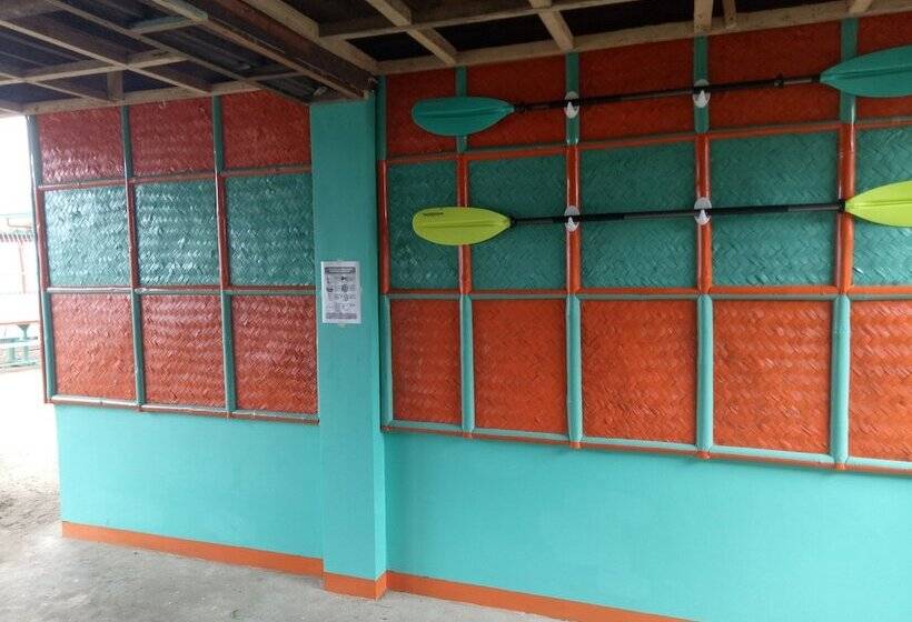 בית מלון כפרי Smallfrys Beach Resort