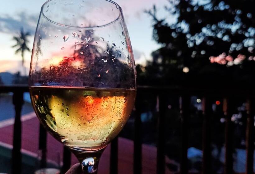 בית מלון כפרי Smallfrys Beach Resort