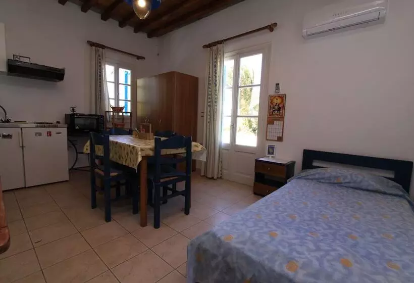 ホテル Smaragda Rooms & Studios