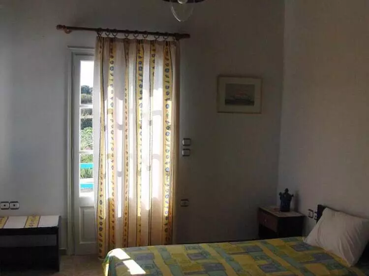 ホテル Smaragda Rooms & Studios