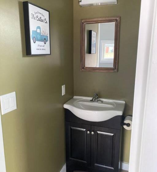 הוסטל Murphys Law Inn 5