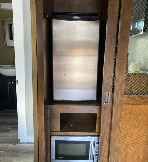 הוסטל Murphys Law Inn 5