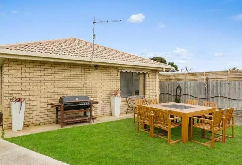 Aamiaismajoitus (B&B) Capel Family Home, Large Yard, Close To Beach