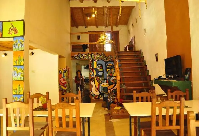 ベッドアンドブレックファースト Giramundo Hostel Purmamarca