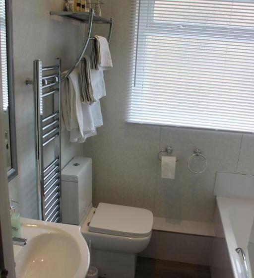 تختخواب و صبحانه Grosvenor House   Onsite Free Parking