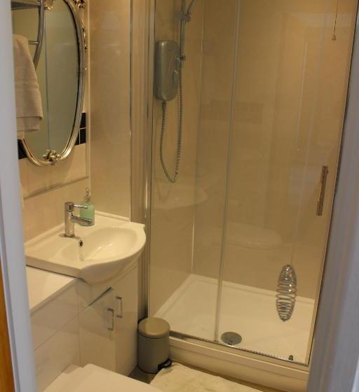 تختخواب و صبحانه Grosvenor House   Onsite Free Parking