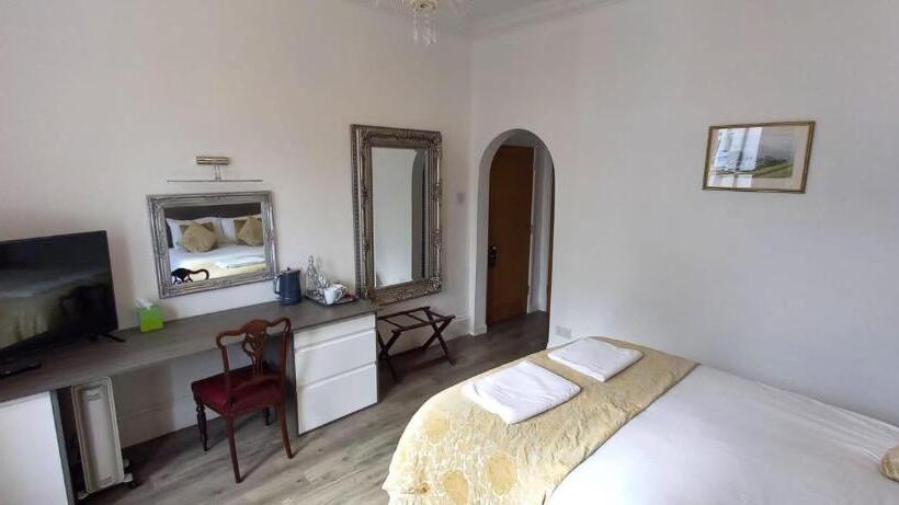 تختخواب و صبحانه Grosvenor House   Onsite Free Parking