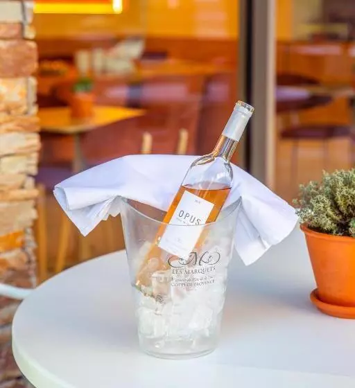 Hotelli Hôtel La Ménado