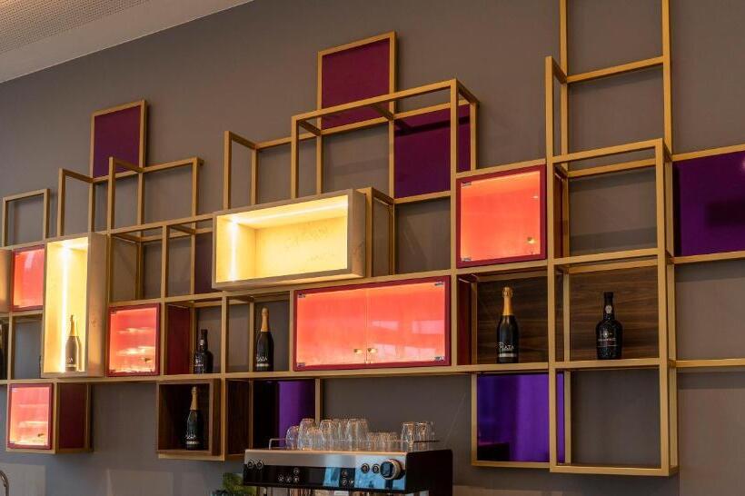 Отель Plaza Premium Munchen