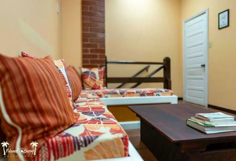 Retkeilymaja Yellow Belly Backpackers