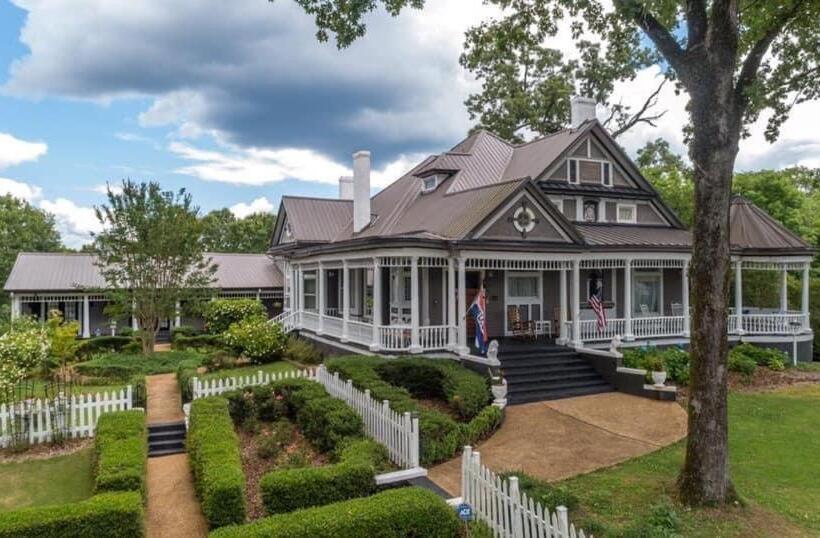 Hogan House Bed And Breakfast At Rose Hill