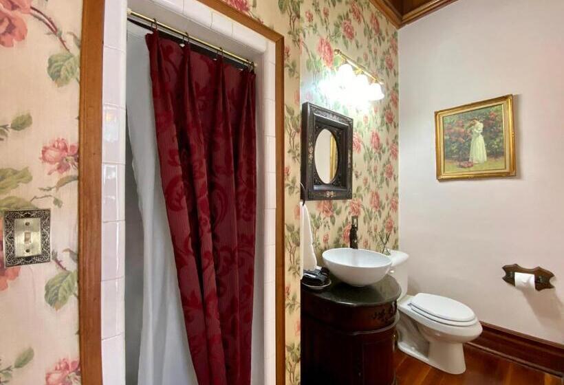 Hogan House Bed And Breakfast At Rose Hill