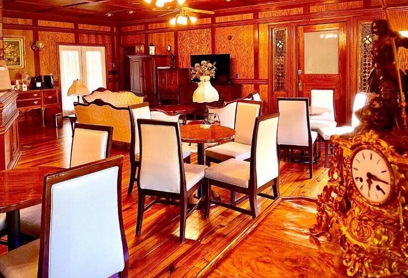 Hogan House Bed And Breakfast At Rose Hill