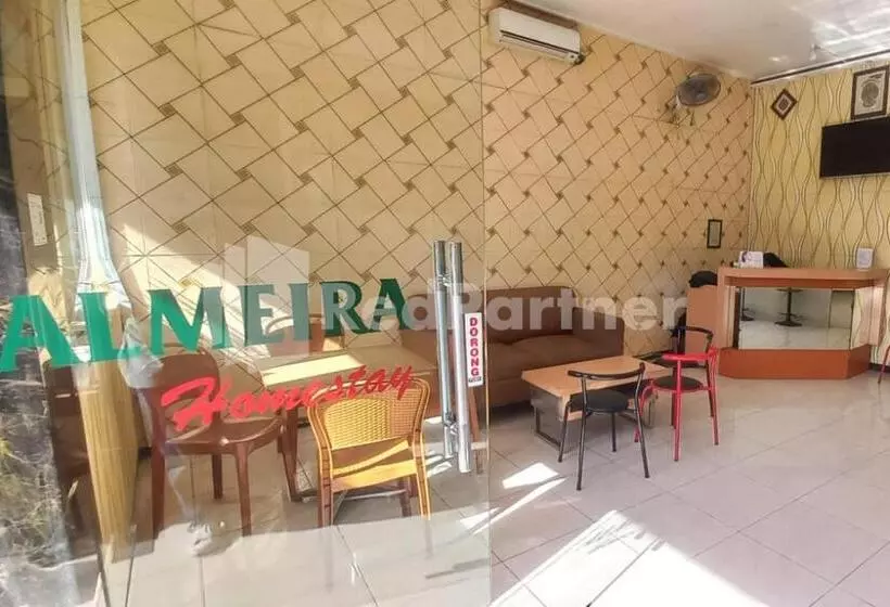 ホテル Almeira Homestay Syariah Near Makam Sunan Ampel Mitra Reddoorz
