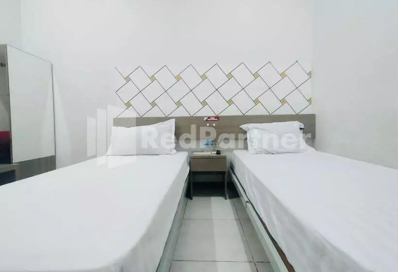 ホテル Almeira Homestay Syariah Near Makam Sunan Ampel Mitra Reddoorz