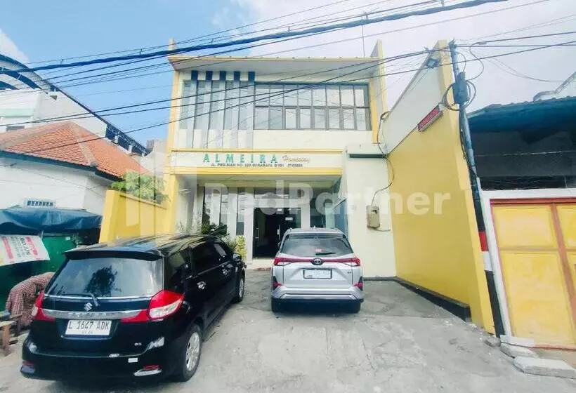 ホテル Almeira Homestay Syariah Near Makam Sunan Ampel Mitra Reddoorz