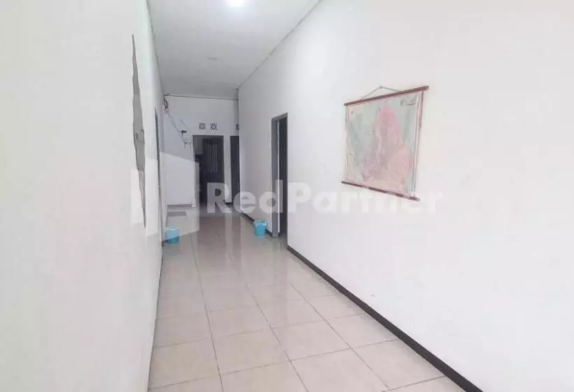 ホテル Almeira Homestay Syariah Near Makam Sunan Ampel Mitra Reddoorz